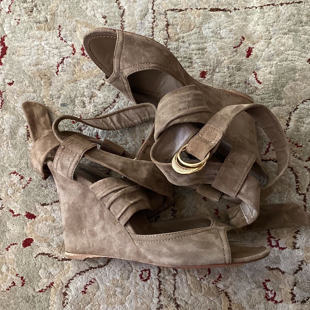 Louis Vuitton butter suede wedges with straps. - Picture 8 of 10
